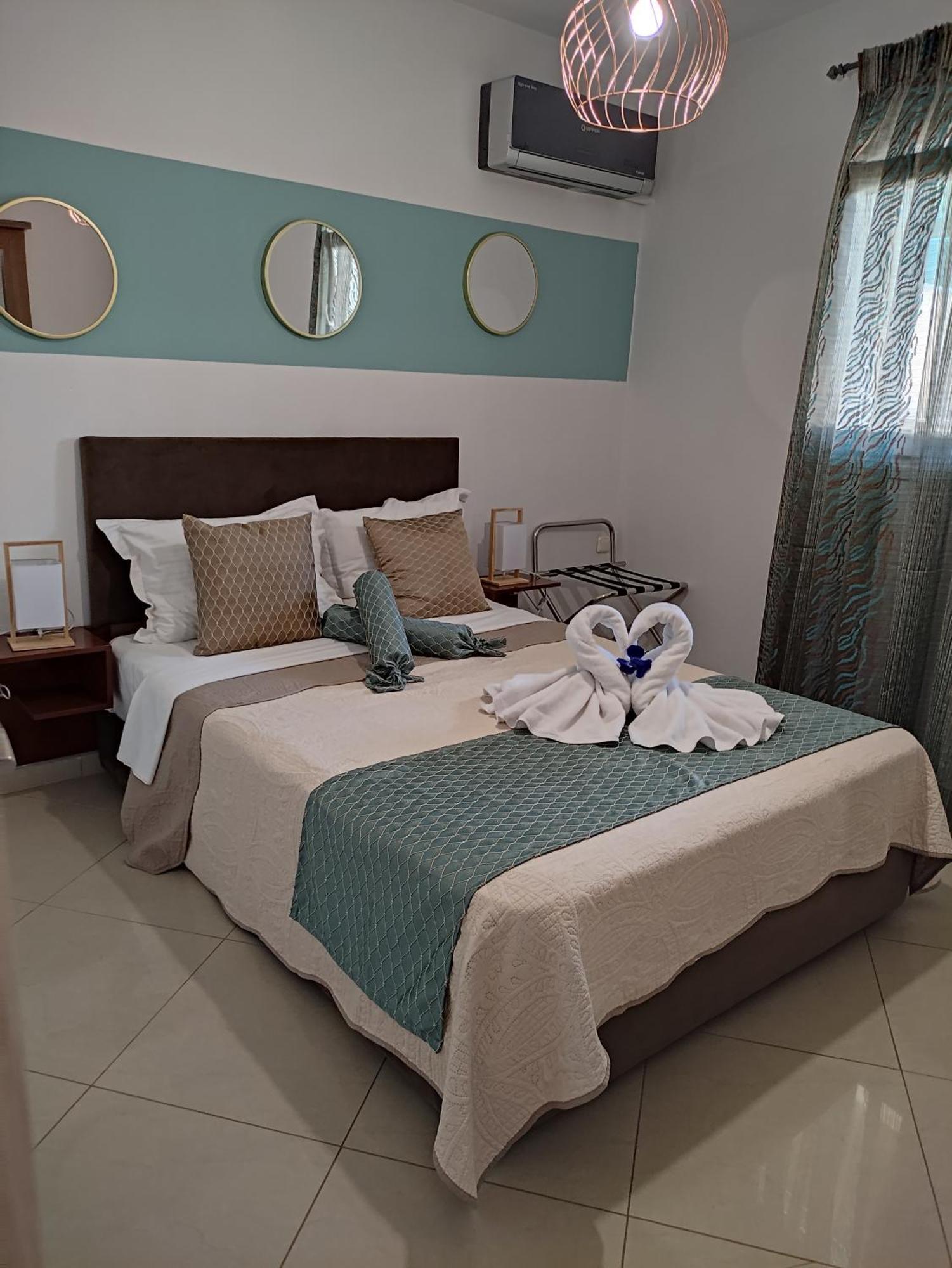 Evris House Color Suite كافالا الغرفة الصورة